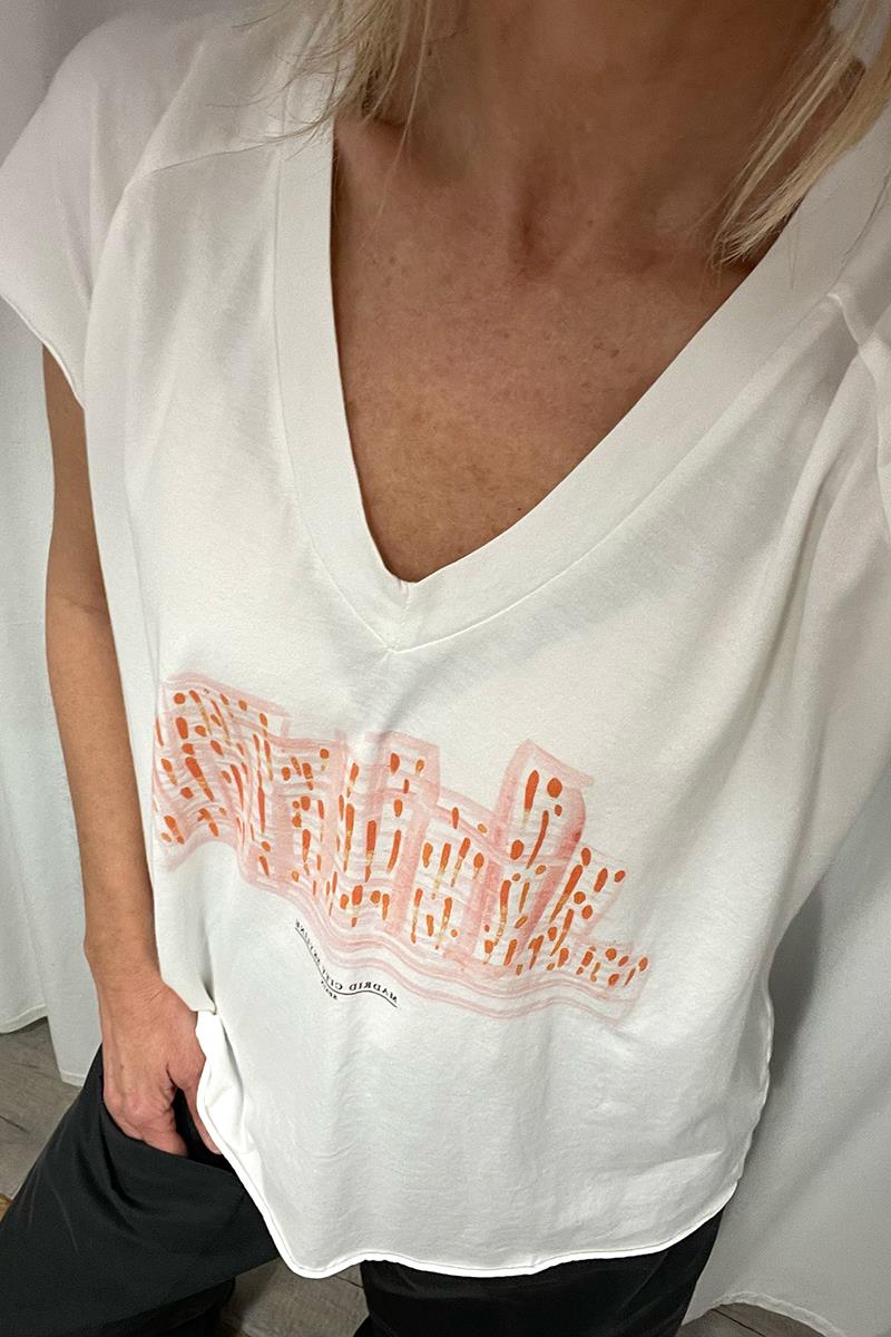 Camiseta Skyline Cuello Pico - Imagen 5
